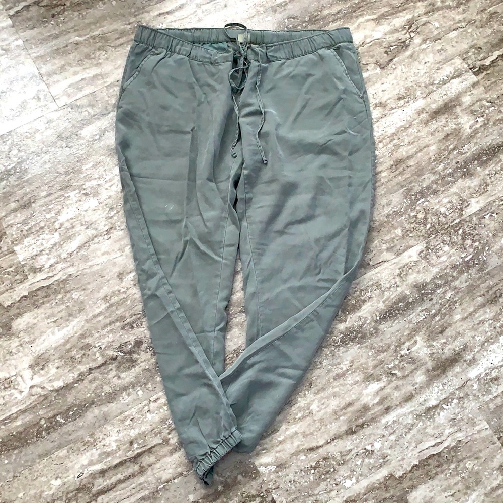 Gap maternity cargo pants